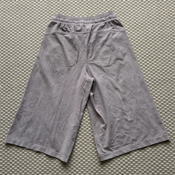 Lululemon cropped pants - Picture 2 of 5